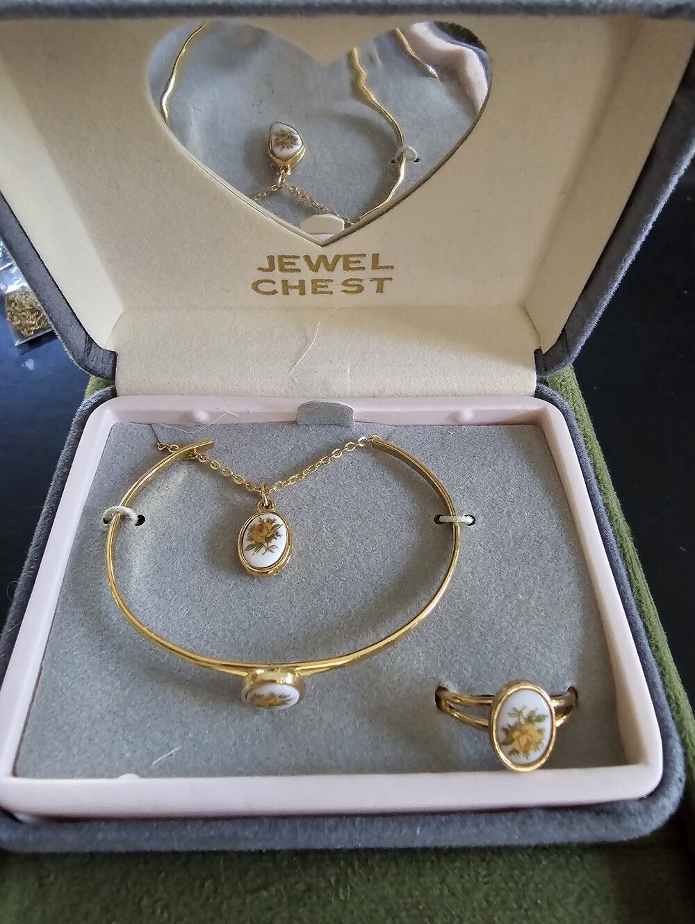 Childs Jewelry Set